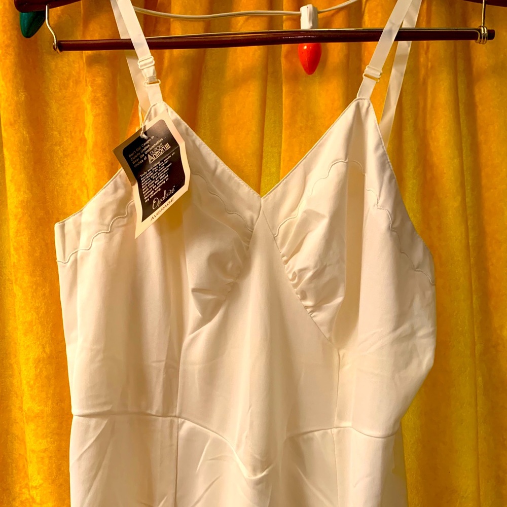 Vintage NOS 1960s Opalaire slip with scallop edges